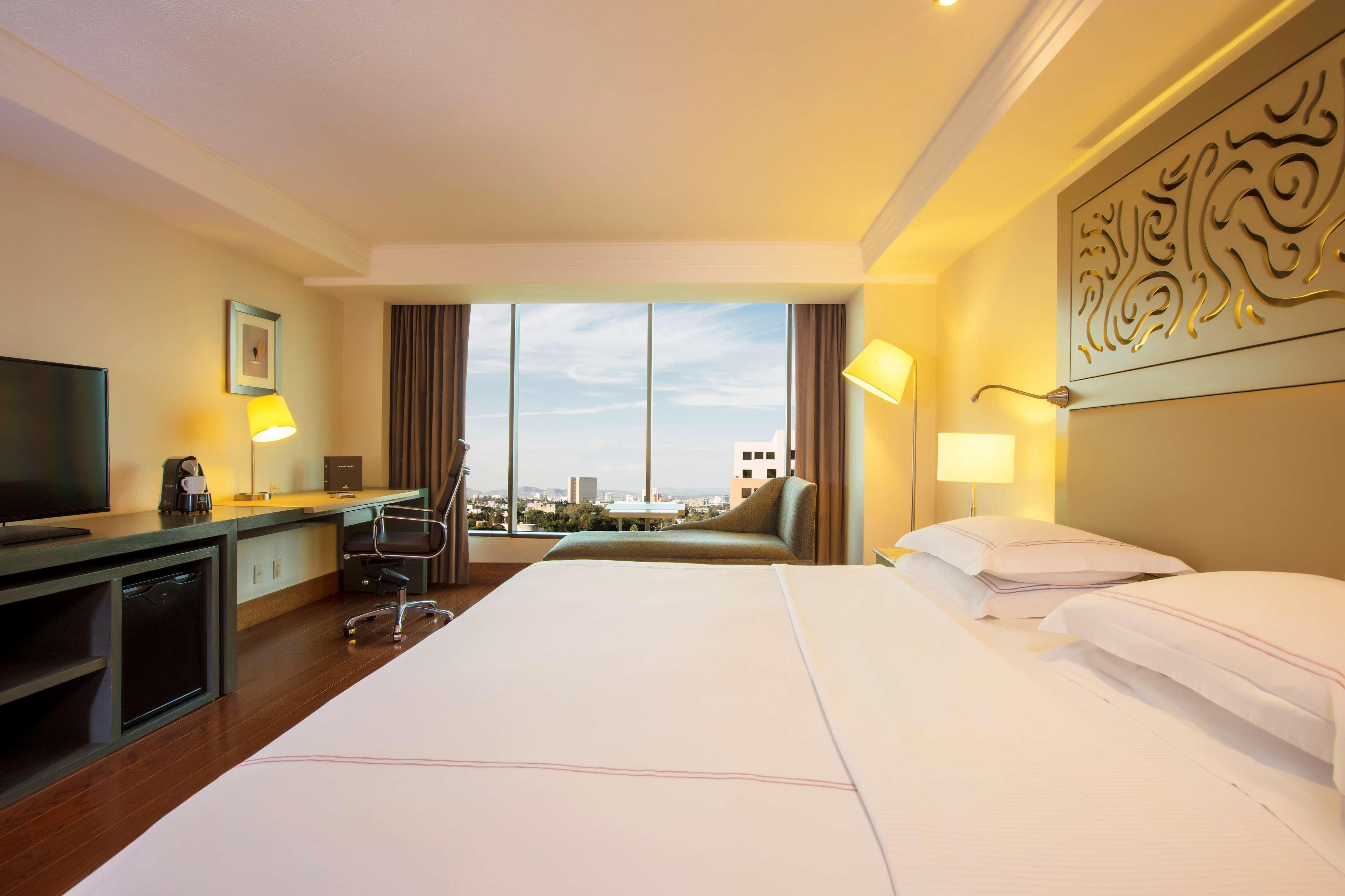 Barcelo Guadalajara Hotel Luaran gambar Deluxe Room