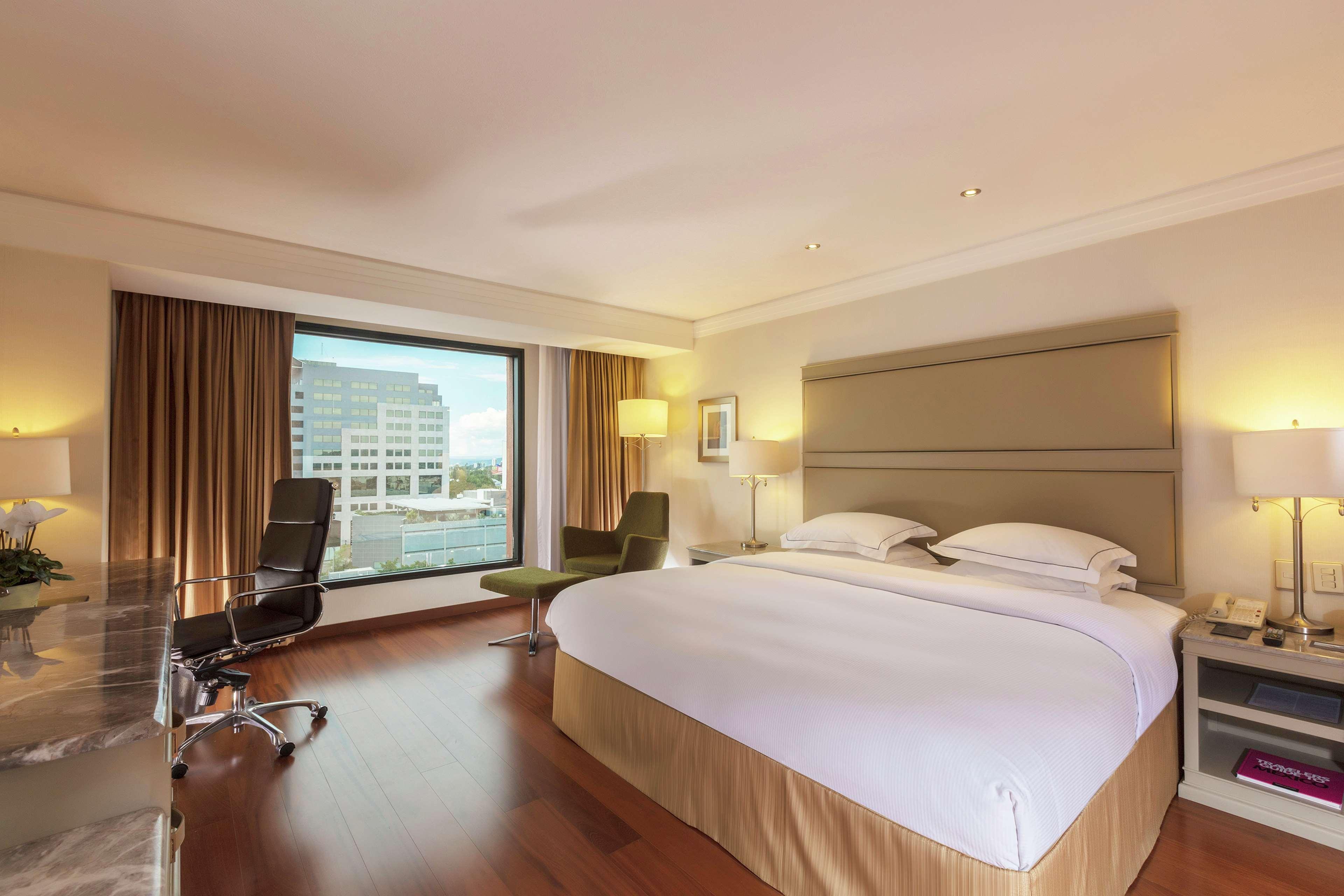 Barcelo Guadalajara Hotel Luaran gambar Deluxe Room
