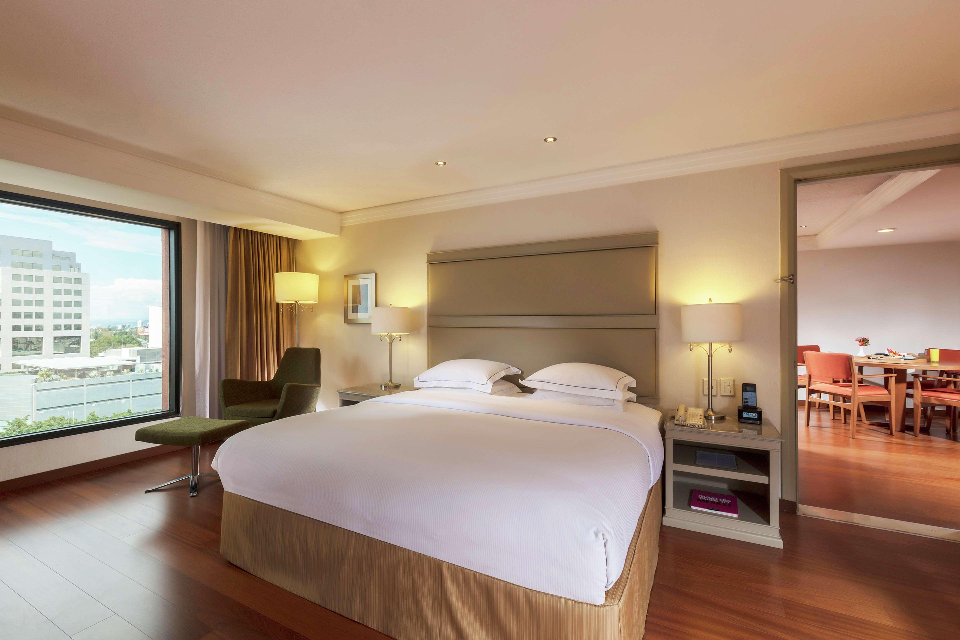 Barcelo Guadalajara Hotel Luaran gambar Suite