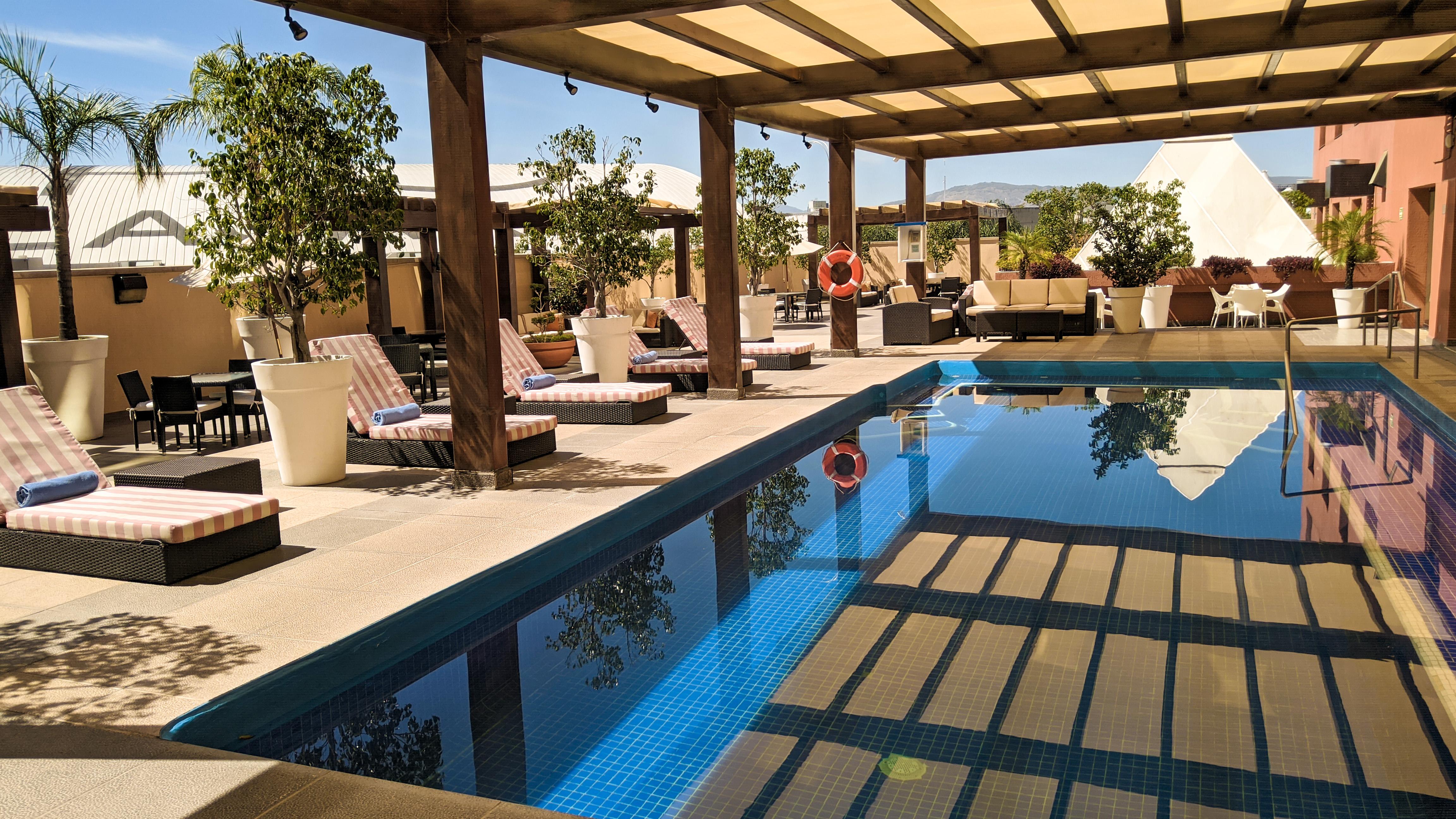 Barcelo Guadalajara Hotel Luaran gambar Rooftop pool at the Four Seasons Hotel, Cairo