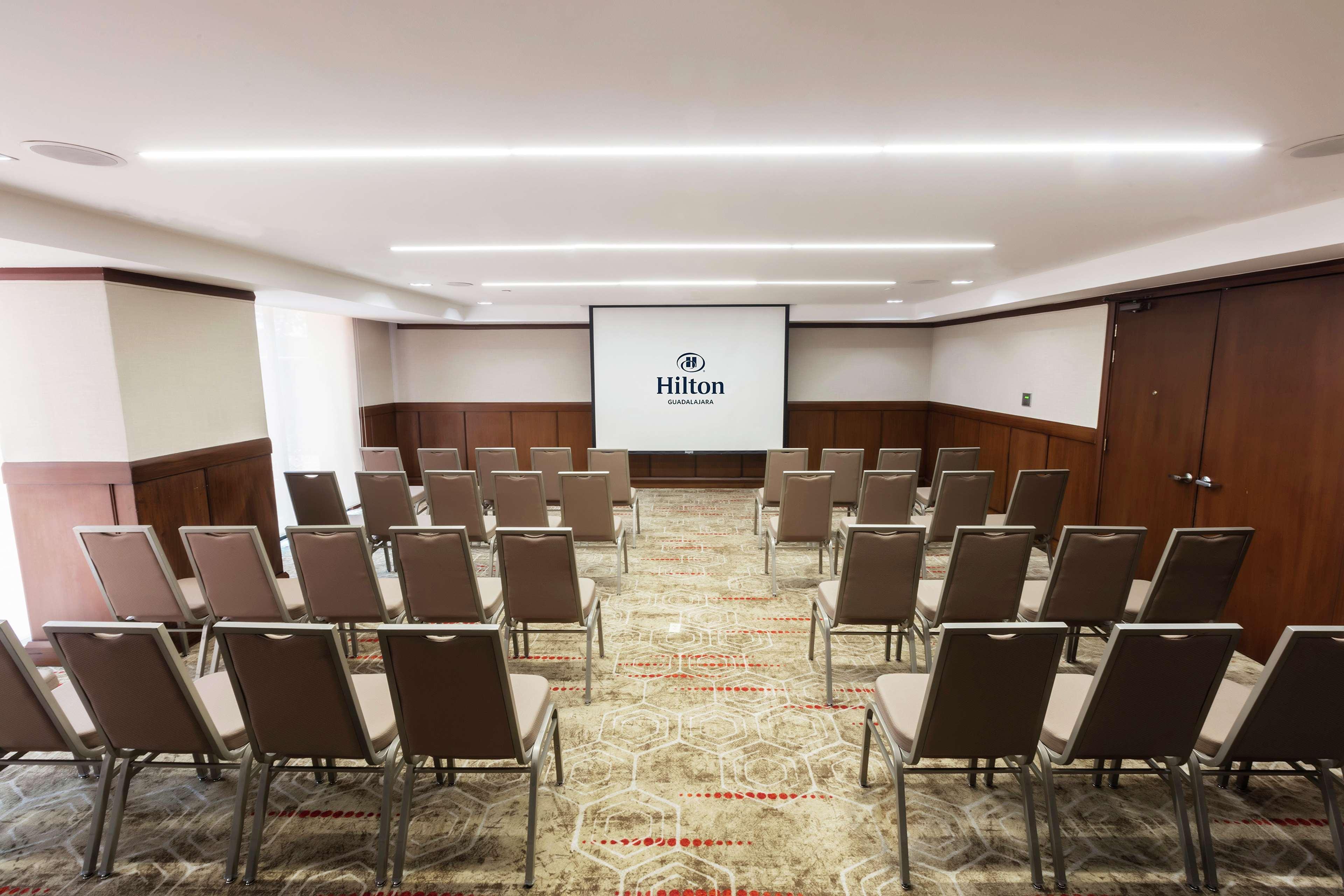 Barcelo Guadalajara Hotel Luaran gambar Meeting room