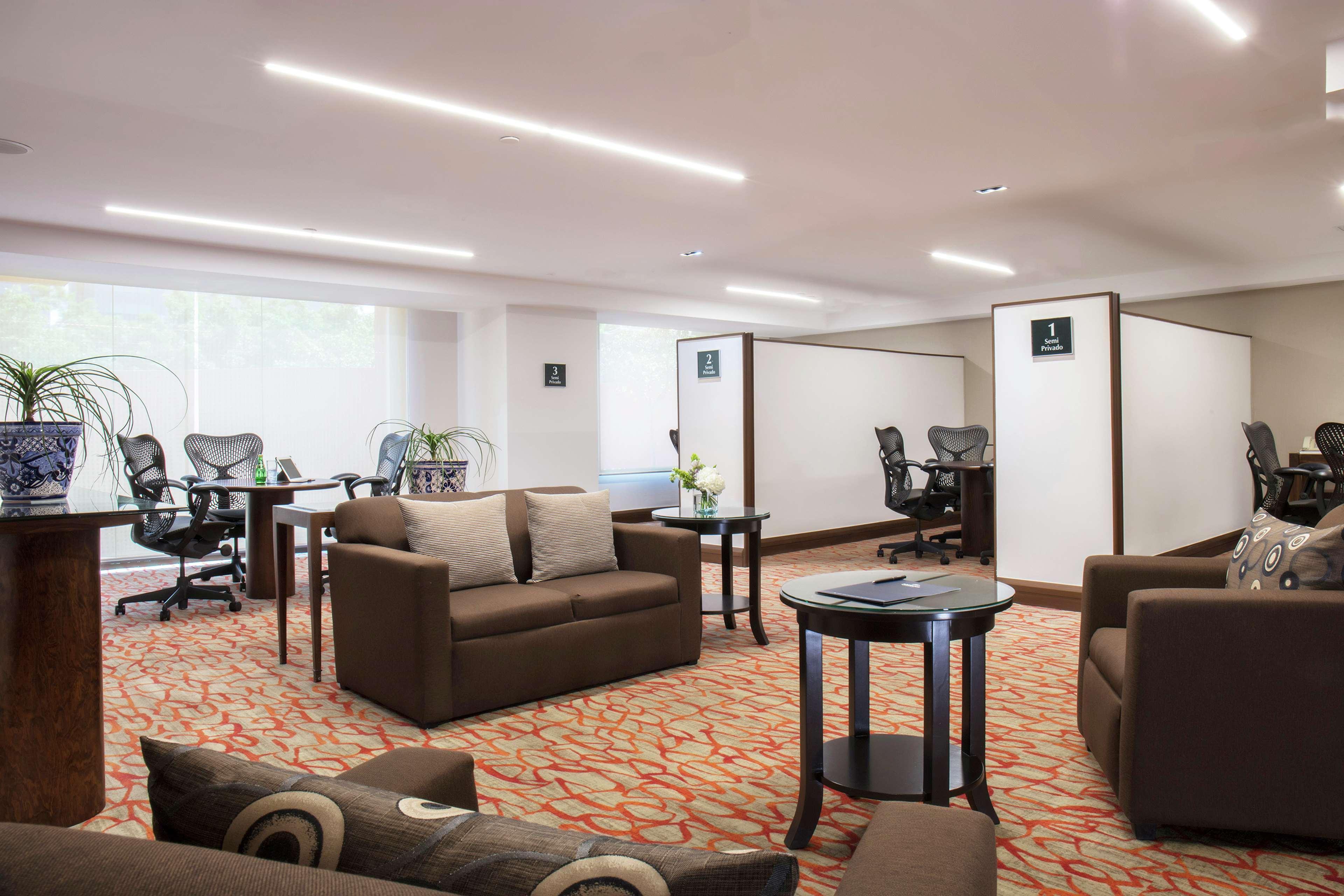 Barcelo Guadalajara Hotel Luaran gambar Business Center