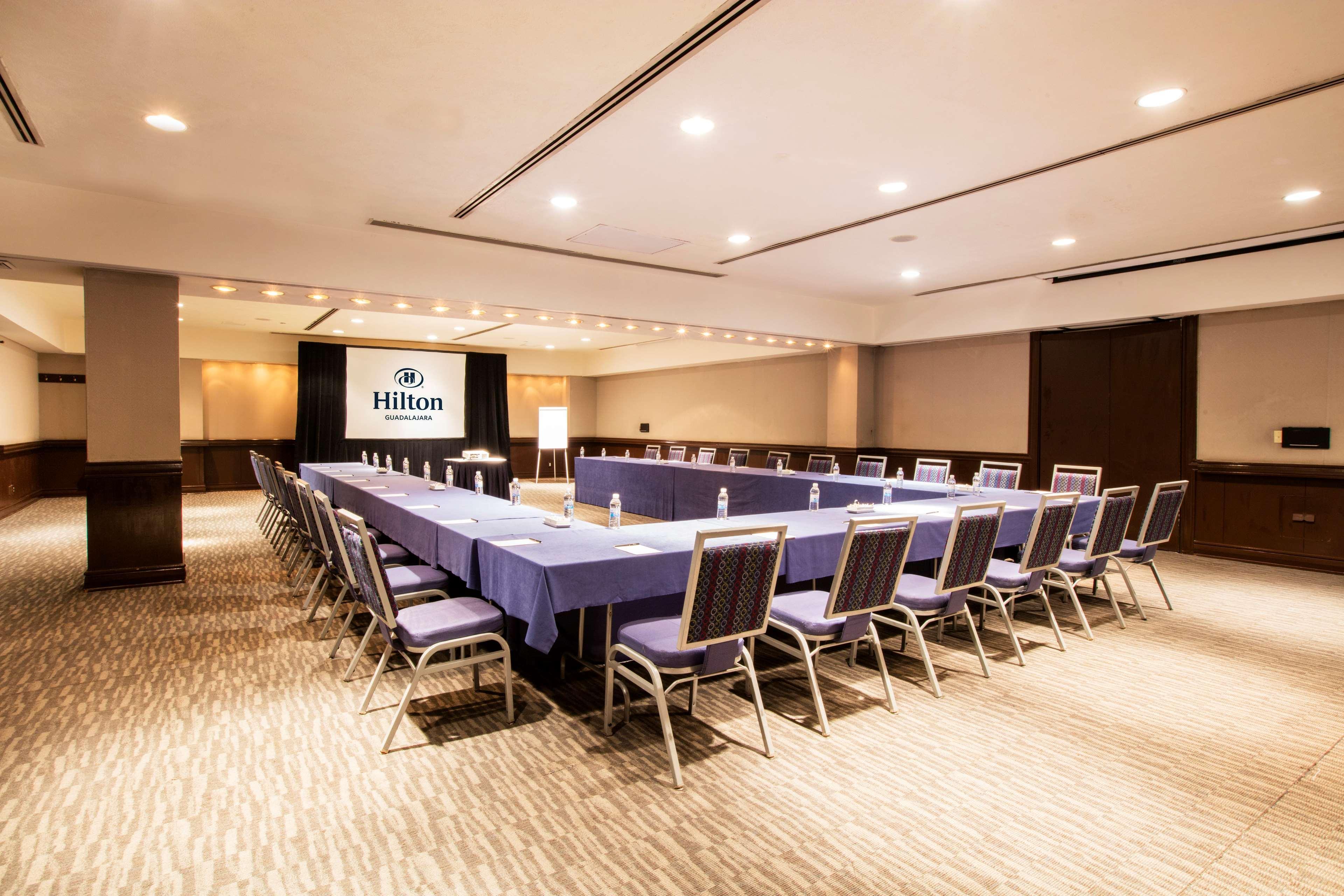 Barcelo Guadalajara Hotel Luaran gambar Meeting room