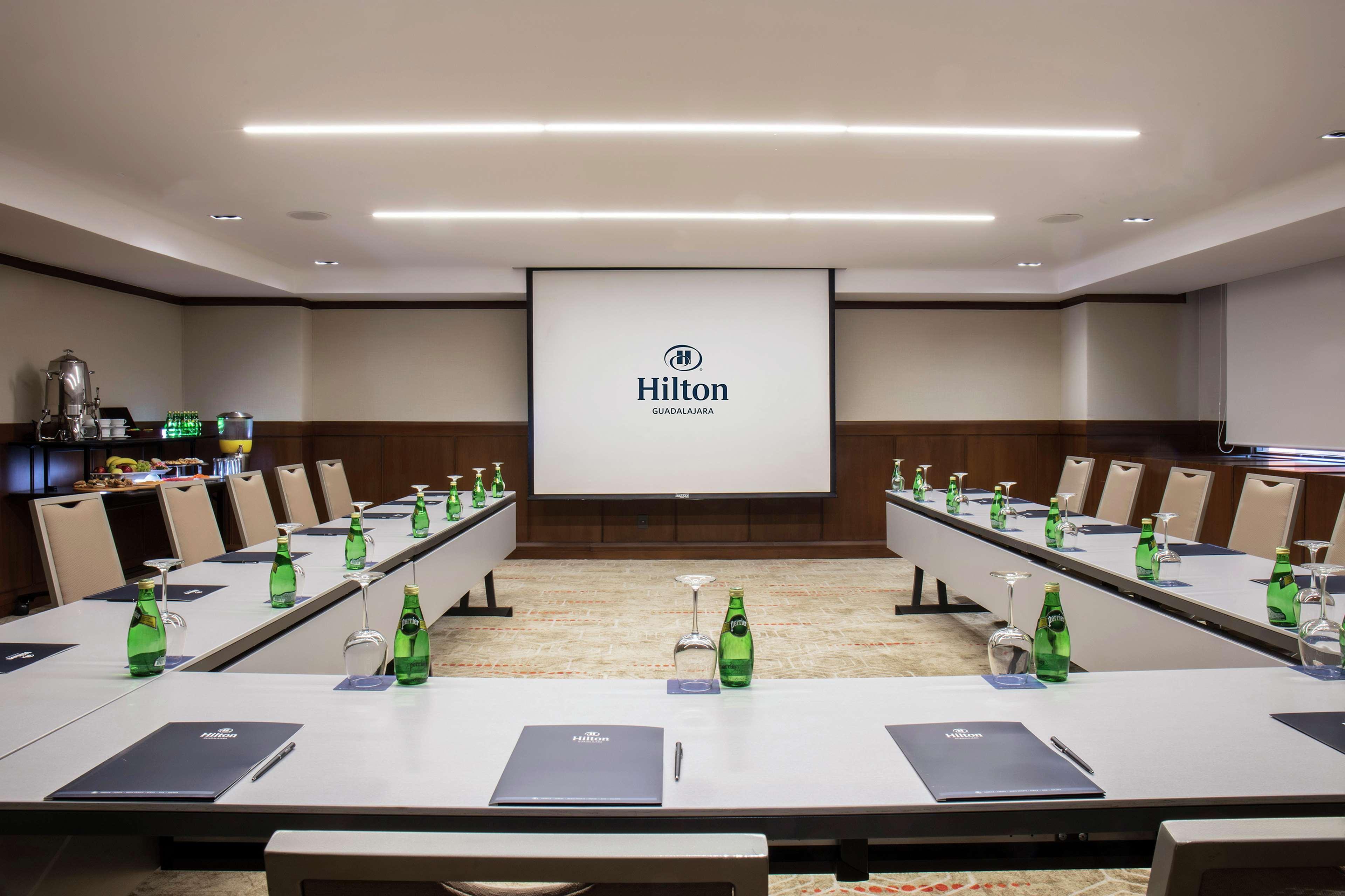 Barcelo Guadalajara Hotel Luaran gambar Meeting room