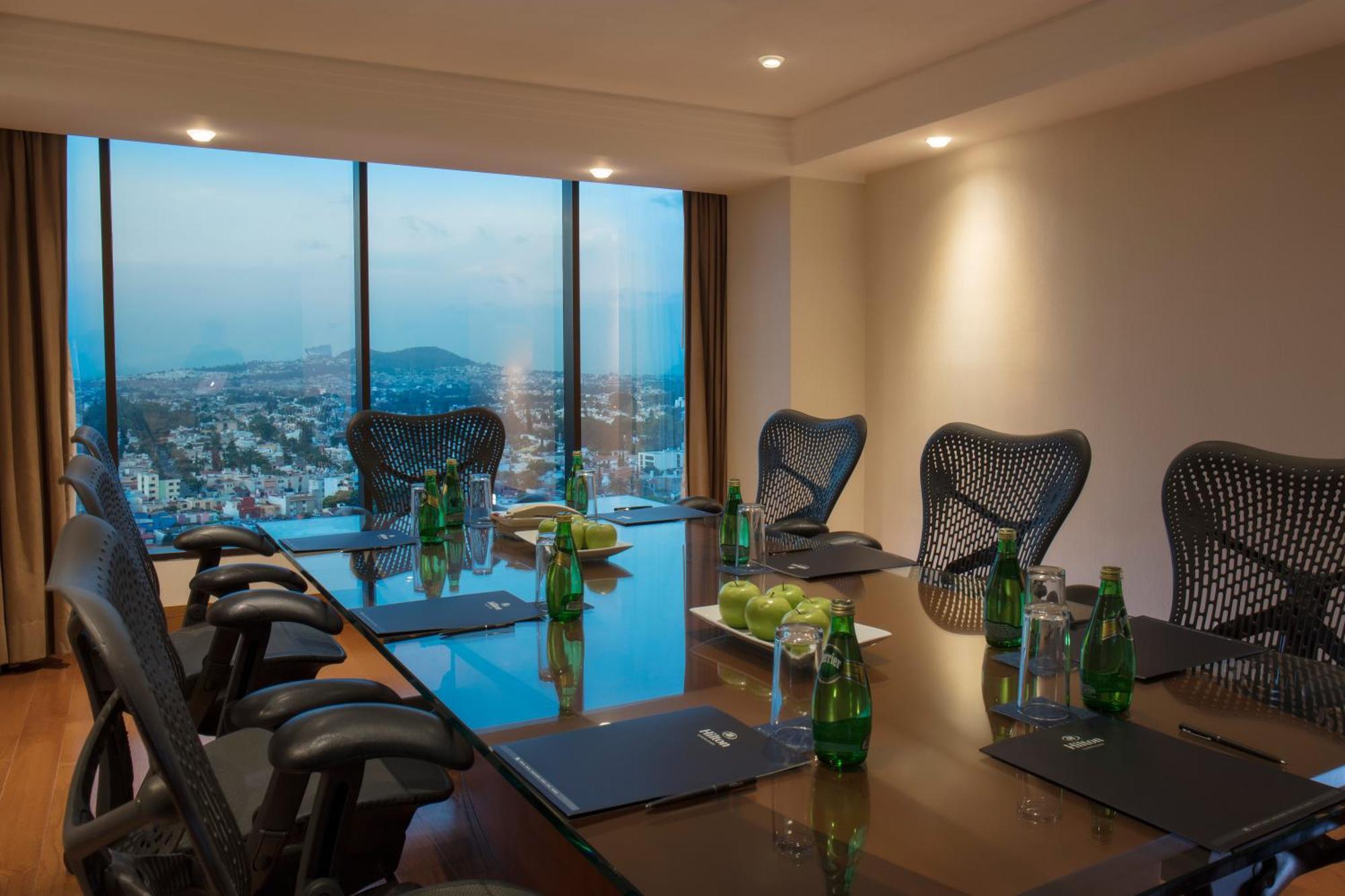 Barcelo Guadalajara Hotel Luaran gambar Meeting room
