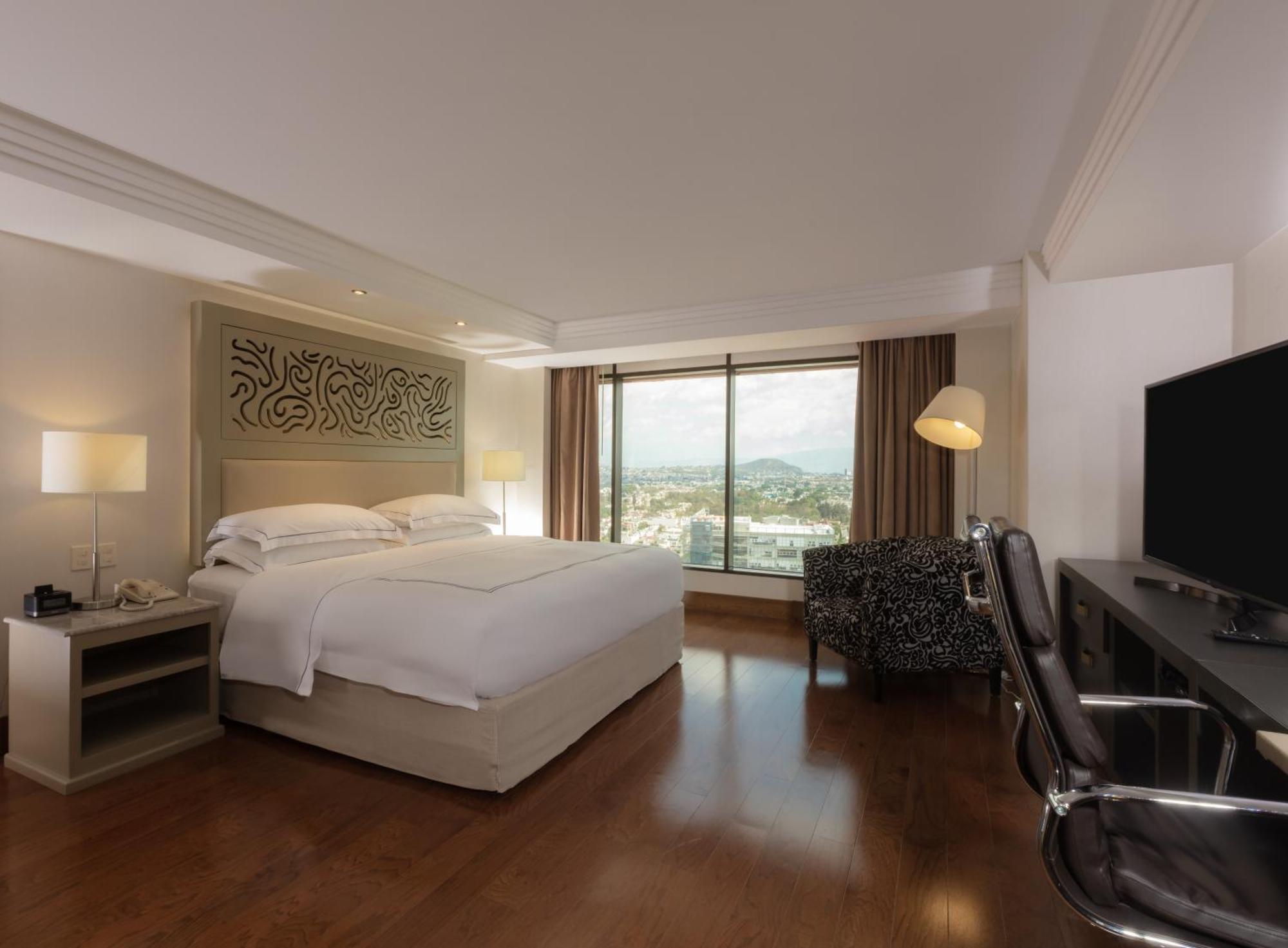 Barcelo Guadalajara Hotel Luaran gambar Deluxe Room